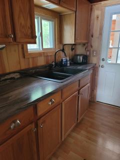 Cozy 2 bedroom cottage on lake! - 8