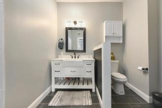 North Shore Nest Private Bath Downtown Access - 9