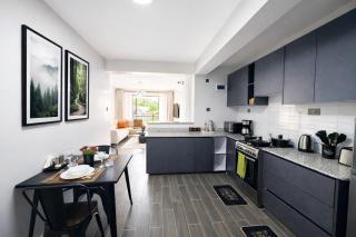 D&D Executive Suites, Large Balcony With Amazing Lake View, Secure Parking - 7