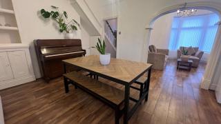 Liverpool Maple House 3Bed - Walk to Anfield stadium - 0