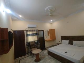 Hotel Crown Plaza Near Karachi Airport And Habib University - 3