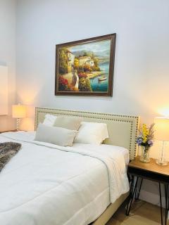 Luxurious High Ceiling, King Bed, indoor parking - 5