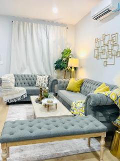 Luxurious High Ceiling, King Bed, indoor parking - 0