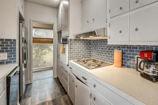 Rustic Lake Buchanan Hideaway with Game Room and Grill - 4