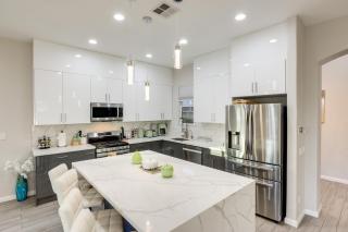 2 Mi to Coachella Grounds: Home w/ Fire Pit! - 4