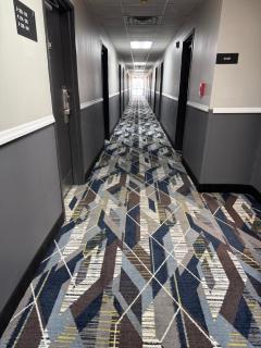 Super 8 by Wyndham Farmington - 4