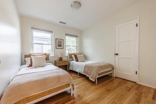 Hollywood Gem - 3BR House with Free Parking and Outdoor Space - 6