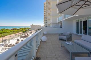 Huge Balcony Oceanfront 2 Bedrooms with Free Parking - 5