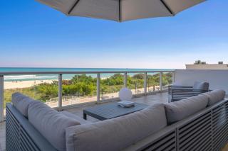 Huge Balcony Oceanfront 2 Bedrooms with Free Parking - 4