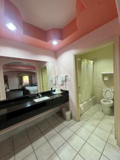 Raintree Inn and Suites - 3