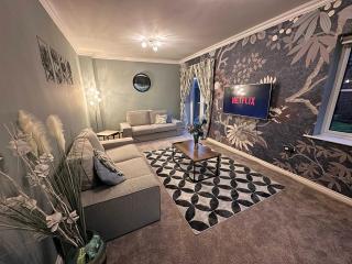 Cosy detached 3-bed, free parking, near Manchester - 5