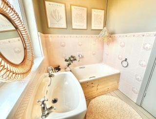 Elegant Coastal Home with Unrivalled Sea Views - 7