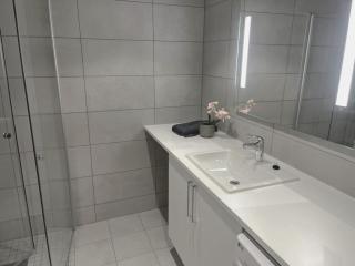 Nice Flat Close to Airport, City Centre, Train & Shopping Mall - 1