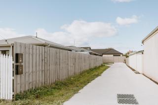 2 Houses, Sleeps 12, 4 Bathrooms, Private Location - 6