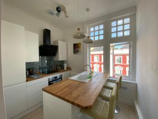 High Street 3BR city views near beach - Groups, Families, Contractors - 5