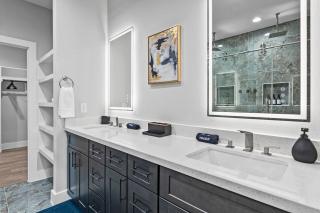 Smart 3BR Home Luxe Decor Bluetooth Audio - 1