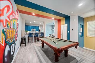 Modern 3-Story Townhome w Pool Table, Sleeps 10 Near Stadiums - 2