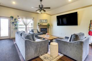 Pool and Hot Tub! Dog-Friendly AwaySis in SE Austin - 6