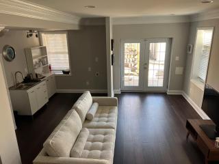 25 Lux Room 5 - 2 Queen Beds, Shared Bathroom - Nonsmoking - 3