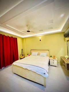 Modern 2 Bed Apartment Prime Location Cozy Stay - 5