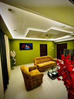 Modern 2 Bed Apartment Prime Location Cozy Stay - 1