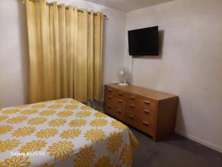 Peterborough Nice House with garden free parking - 4