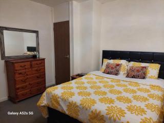 Peterborough Nice House with garden free parking - 3