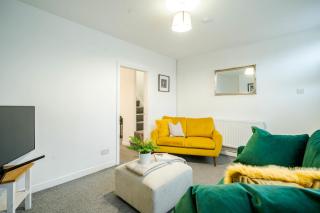 Stylish WA10 3 Bed House Close to Town Centre - 3