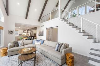 Spacious A-Frame with Lake Michigan Views & Hot Tub-Family Friendly - 4