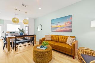 Coastal Chic Designer Waterfront Retreat 301 - 6