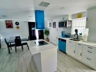Serene 3-Bedroom renovated house with AC in Fort Lauderdale - 4