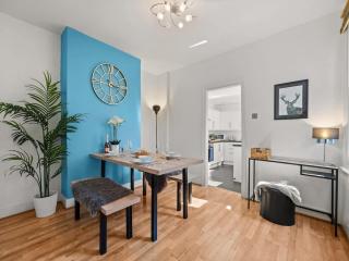 Spacious Family Home with Garden - 7