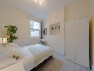 2-Bedroom Bright London Home - 2