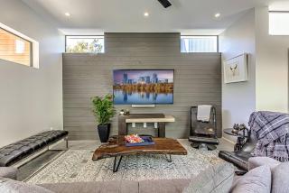 *NEW*! Dual-Unit 5 bedrooms | Prime Walkable Area - 3