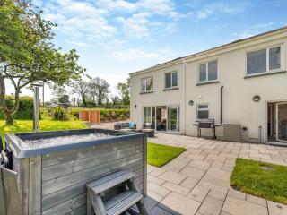 Llwyncelyn Farmhouse - 8