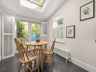 Reading Modern Home by the Thames - 7