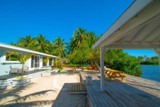 Charming 2 Bdr Canal-Front Escape in Rum Point - 7
