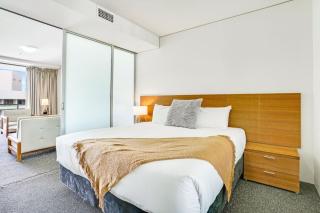 903 Harbour Lights Steps to Reef & Dining - 4