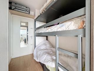 Studio Cabine Rénové avec Vue Mer, Balcon et Terrasse - Proche Plage et Commerces - FR-1-715-87 - 4