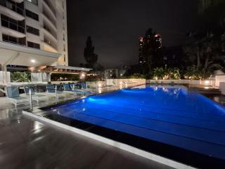 Bright Surfers Paradise Escape w Resort Facilities - 8