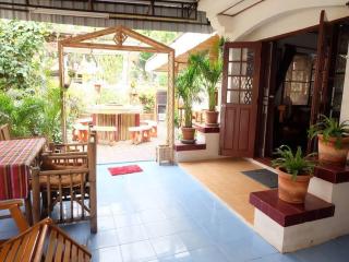 Hug Glur House Tour and Hostel - Chiang Mai - 0