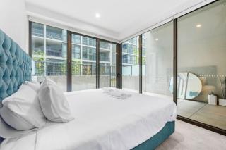 Chic Modern 1-Bedroom Apartment, Gym, Parking - 2