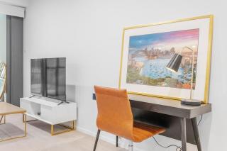 Chic Modern 1-Bedroom Apartment, Gym, Parking - 8