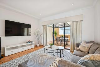 3BR & 3 Storey with 2 car parks - CBD walking - 5