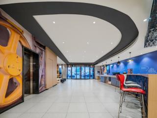 Ibis Chengdu East Railway Station - 1