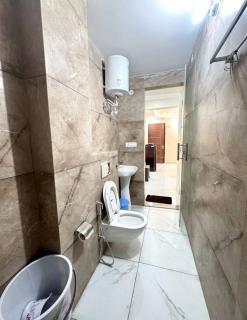 Branded Residency Mountain View Entire Flat 2 KingBeds 2 Washrooms Upto 8 Guests with Lift Parking kitchen in Tapovan Rishikesh - 3