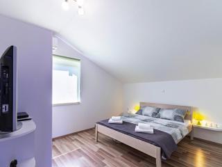 Apartment in Bilice near Krka National Park - Šibenik - 9