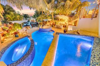 Waterfront Oasis Cascading Pool Views Centrally located Heated Pool Cascade KeyResidences - 6