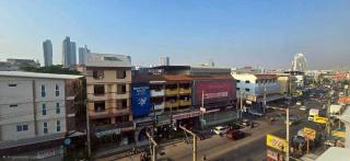 Big 1 Bedroom Condo close to "Everything" (J402) - 5