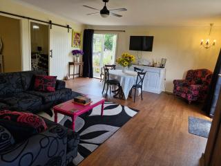 Vibrant & Vintage B & B - 5